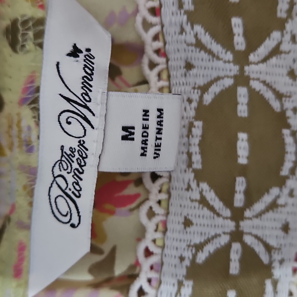 The Pioneer Woman Square Neck Flutter Sleeve Blouse Size M. - Picture 3 of 7